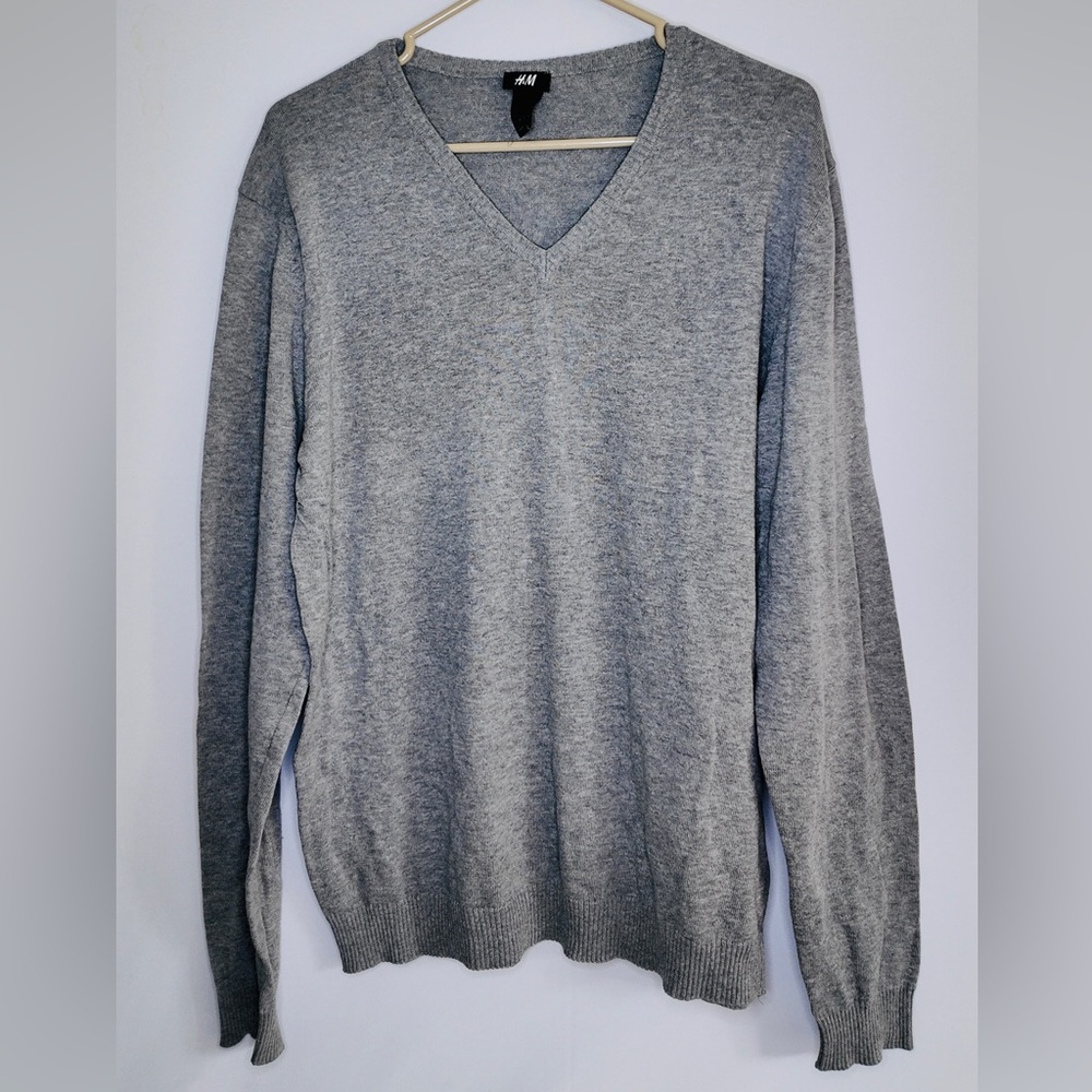 Men’s H&M V Neck Gray Sweater